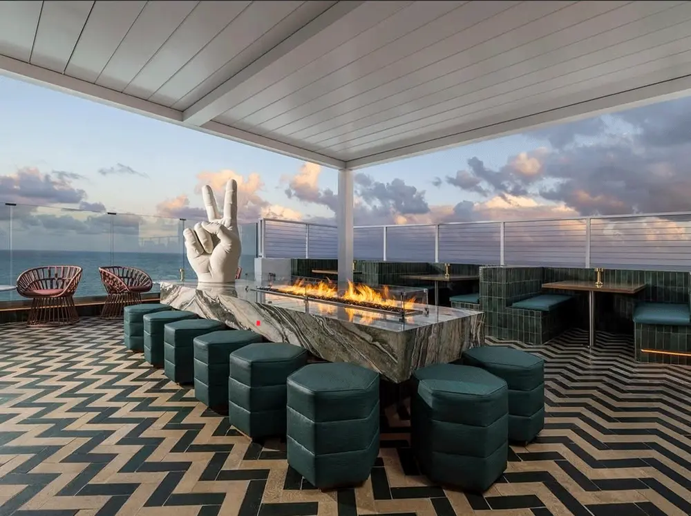 Hilton Sky Lounge — photo 6
